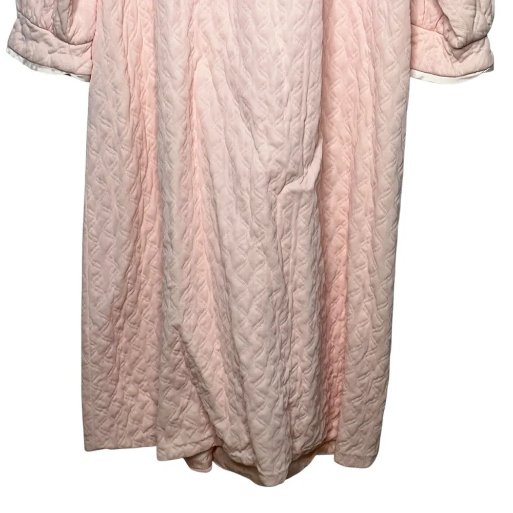 Vintage Hedy Weitz 50s Baby Pink Quilted Button Down Pearl Collar Robe